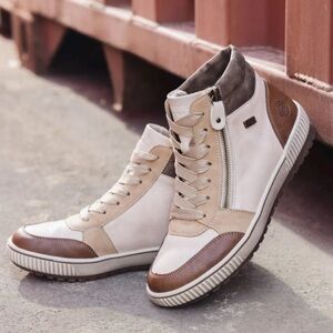 Remonte Maditta 78

lace-up leather boots

Size 38